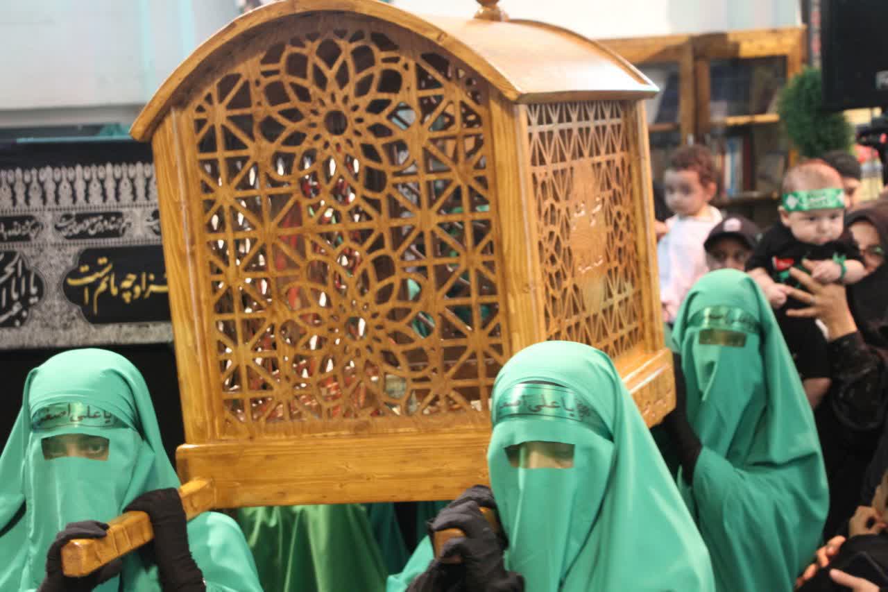 هم‌نوا با بغض‌های رباب در پایتخت علویان؛   طنین لالایی مادران زهرایی در سوگ شش‌ماهه کربلا / از یاد علی‌اصغر (ع) تا هم‌دردی با کودکان شهیدجنگ رمضان