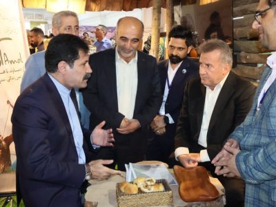 بازدید رضا حاجی‌پور و مسئولان مازندران از غرفه استان؛ تأکید بر نقش جوامع محلی در پیشرفت ایران