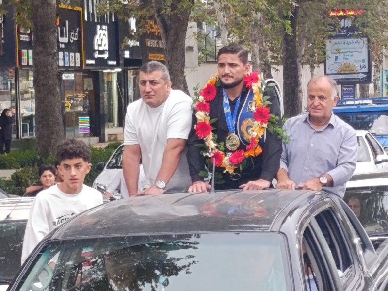 استقبال گرم مردم ورزش‌دوست آمل از پهلوان طلایی کشتی جهان  ابوالفضل رحمانی؛ قهرمان جهان، افتخار آمل و مازندران